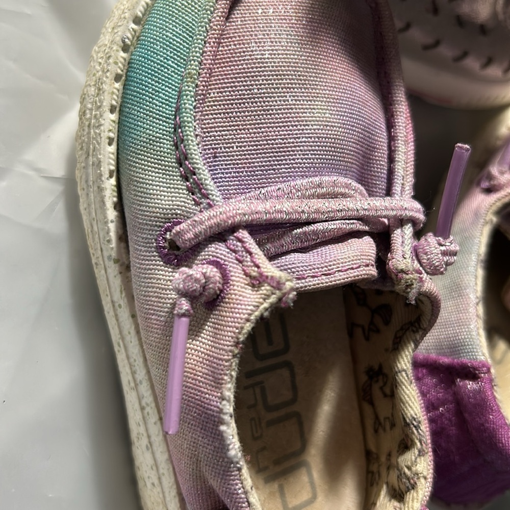 Two pairs of size 6 kids shoes pre💓 girls